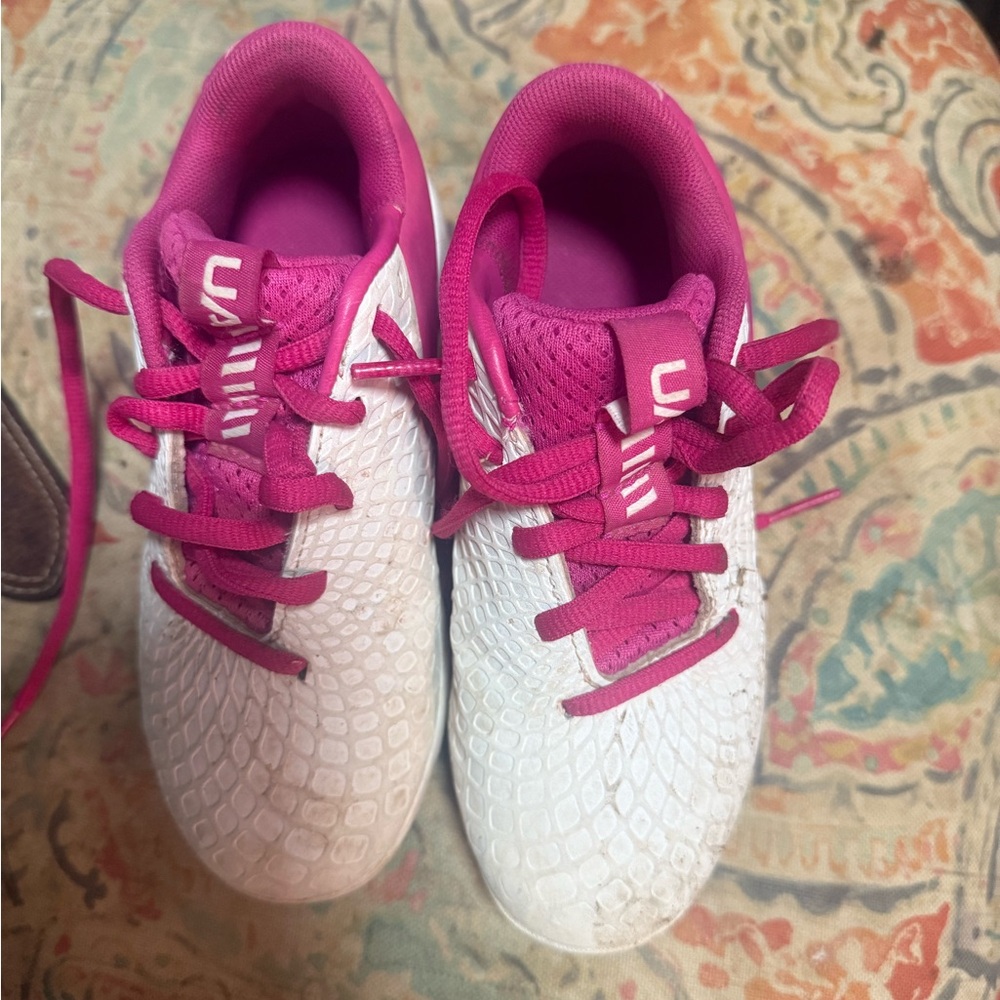 Under Armour Kids T-ball shoes - White and Pink